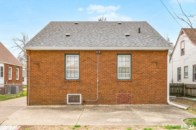 2401 W SHERMAN Avenue, West Peoria, IL 61604