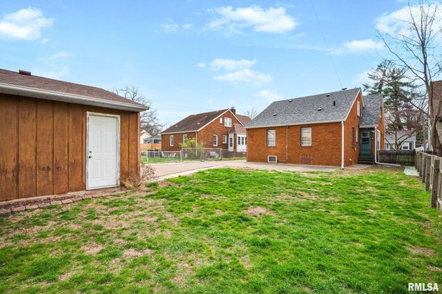 2401 W SHERMAN Avenue, West Peoria, IL 61604