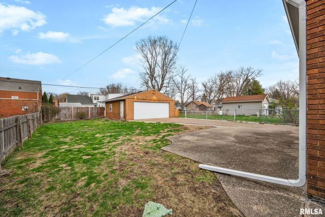 2401 W SHERMAN Avenue, West Peoria, IL 61604