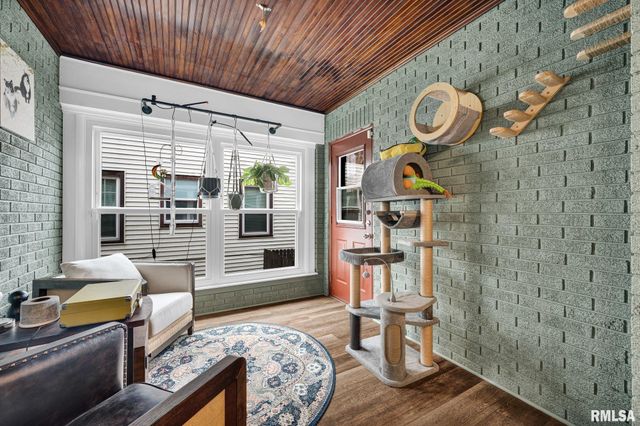 2401 W SHERMAN Avenue, West Peoria, IL 61604