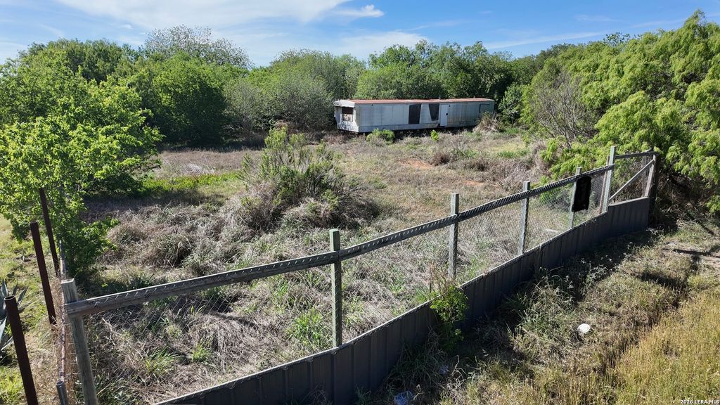 1419 Kayroe, Adkins, TX 78101