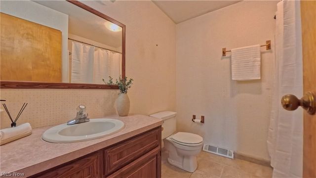 1660 Squaw Creek Drive, Girard, OH 44420