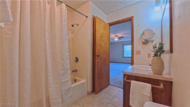 1660 Squaw Creek Drive, Girard, OH 44420