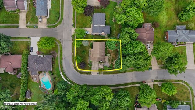 1660 Squaw Creek Drive, Girard, OH 44420
