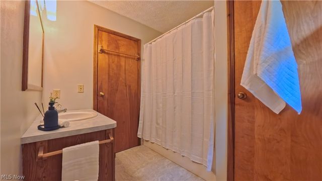 1660 Squaw Creek Drive, Girard, OH 44420