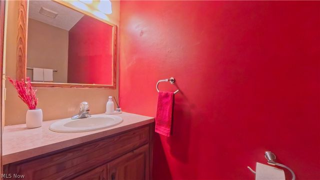 1660 Squaw Creek Drive, Girard, OH 44420