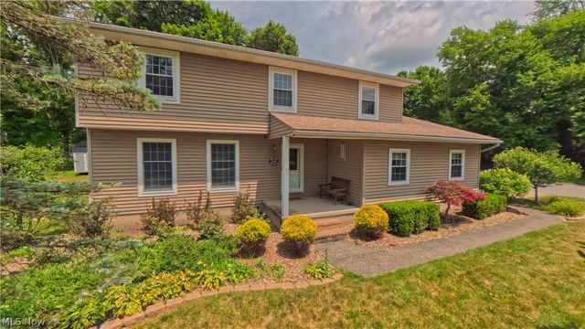1660 Squaw Creek Drive, Girard, OH 44420