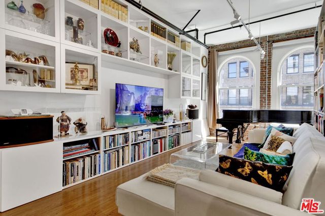 253 S Broadway 403, Los Angeles, CA 90012