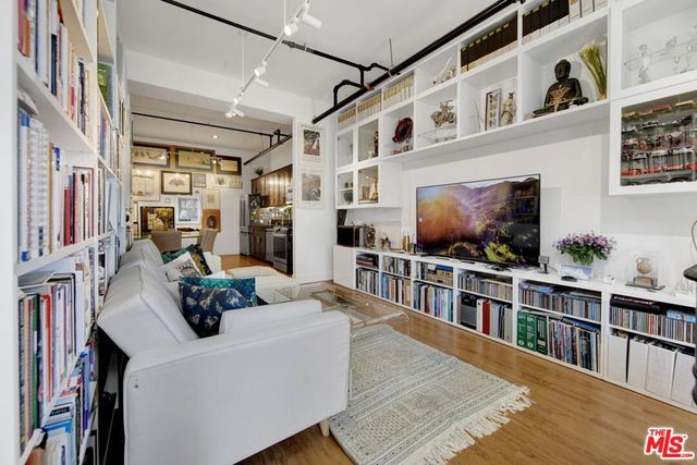 253 S Broadway 403, Los Angeles, CA 90012