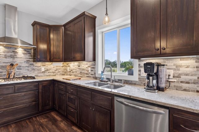 2086 Chestnut St, Lino Lakes, MN 55038