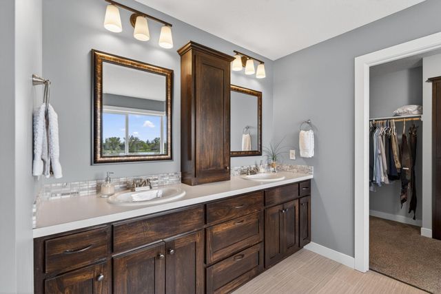 2086 Chestnut St, Lino Lakes, MN 55038