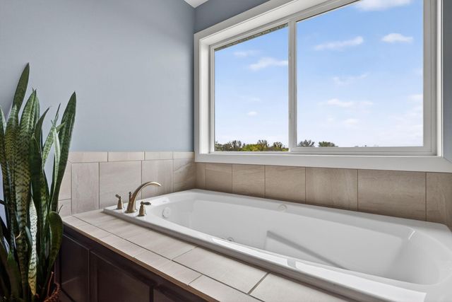 2086 Chestnut St, Lino Lakes, MN 55038