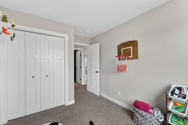 2086 Chestnut St, Lino Lakes, MN 55038