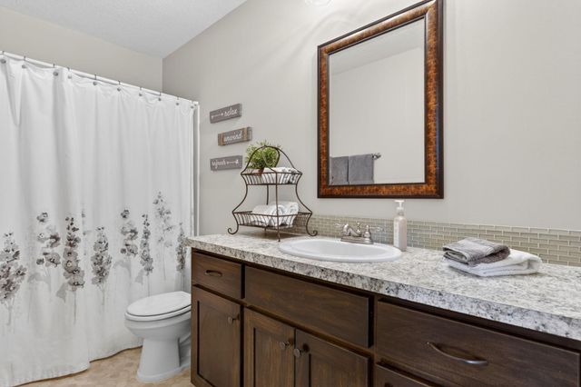 2086 Chestnut St, Lino Lakes, MN 55038