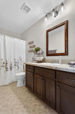 2086 Chestnut St, Lino Lakes, MN 55038