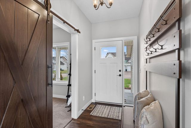 2086 Chestnut St, Lino Lakes, MN 55038