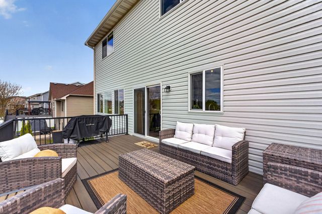 2086 Chestnut St, Lino Lakes, MN 55038