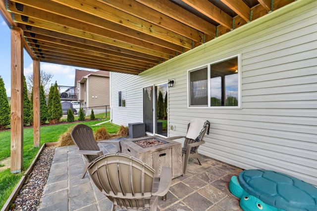 2086 Chestnut St, Lino Lakes, MN 55038