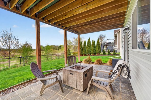 2086 Chestnut St, Lino Lakes, MN 55038