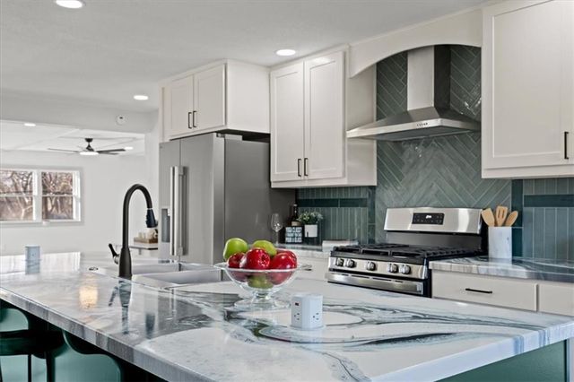 7612 MARYBELLE Lane, Kansas City, MO 64131