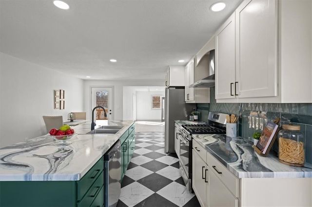 7612 MARYBELLE Lane, Kansas City, MO 64131