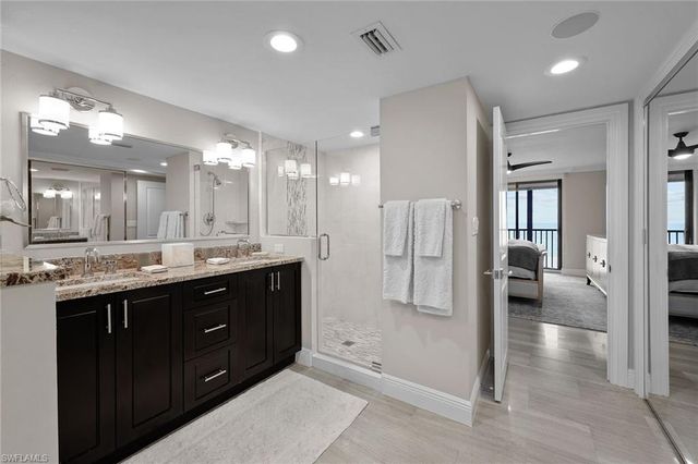 9653 Gulf Shore DR 203, Naples, FL 34108