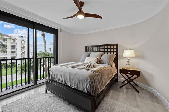 9653 Gulf Shore DR 203, Naples, FL 34108