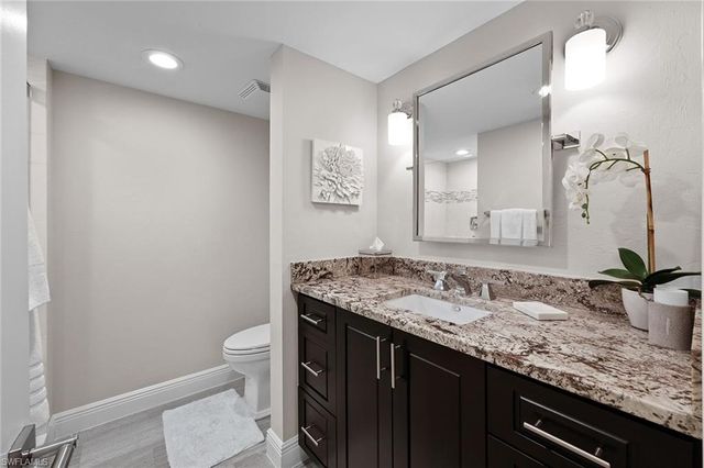 9653 Gulf Shore DR 203, Naples, FL 34108