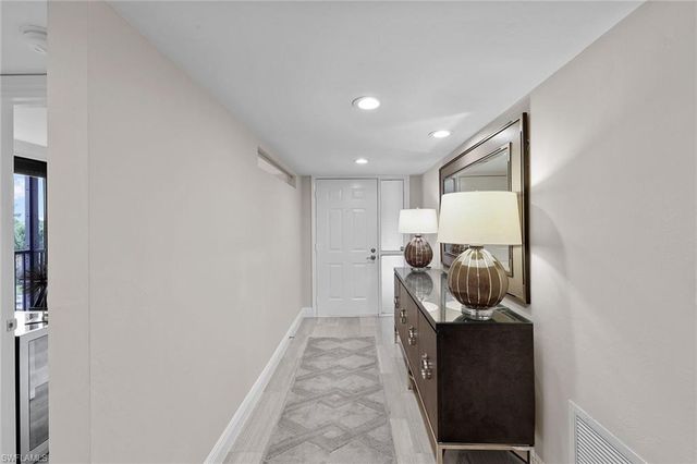 9653 Gulf Shore DR 203, Naples, FL 34108