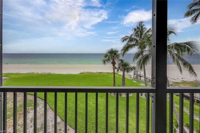 9653 Gulf Shore DR 203, Naples, FL 34108