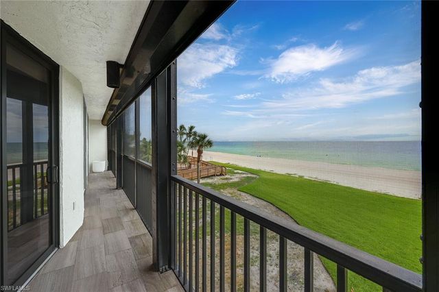 9653 Gulf Shore DR 203, Naples, FL 34108