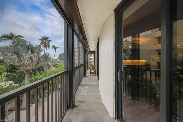 9653 Gulf Shore DR 203, Naples, FL 34108
