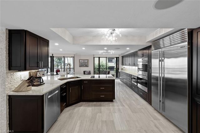 9653 Gulf Shore DR 203, Naples, FL 34108
