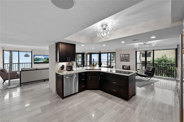 9653 Gulf Shore DR 203, Naples, FL 34108