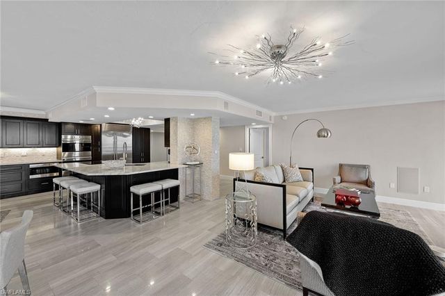 9653 Gulf Shore DR 203, Naples, FL 34108