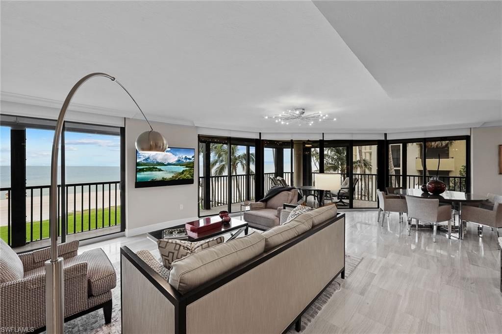 9653 Gulf Shore DR 203, Naples, FL 34108