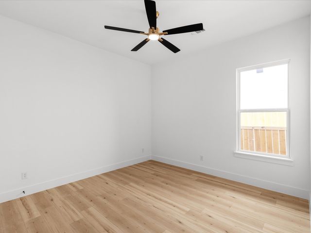 4233 Avenue H, Fort Worth, TX 76105