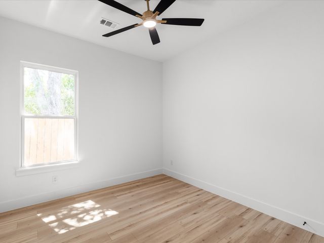 4233 Avenue H, Fort Worth, TX 76105