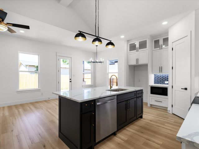 4233 Avenue H, Fort Worth, TX 76105