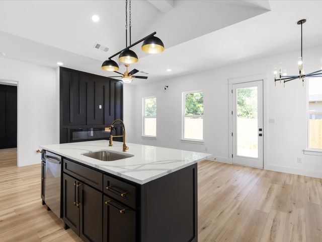 4233 Avenue H, Fort Worth, TX 76105