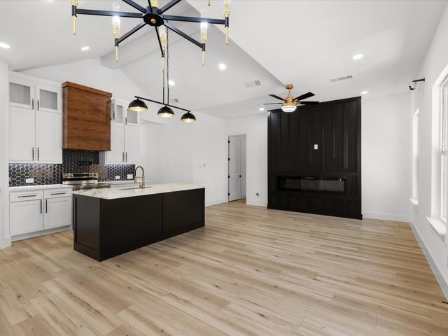 4233 Avenue H, Fort Worth, TX 76105