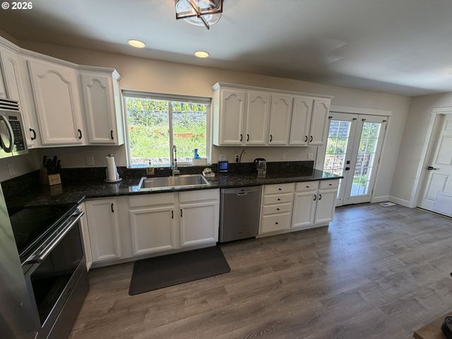 76705 HAZELDELL Ct, Oakridge, OR 97463