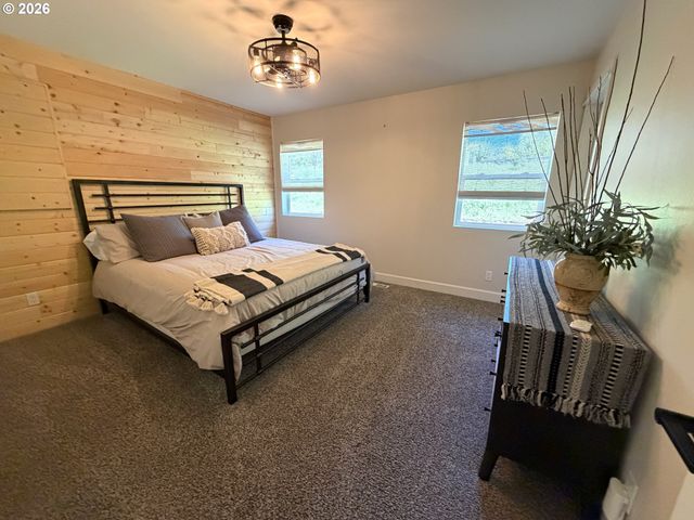 76705 HAZELDELL Ct, Oakridge, OR 97463