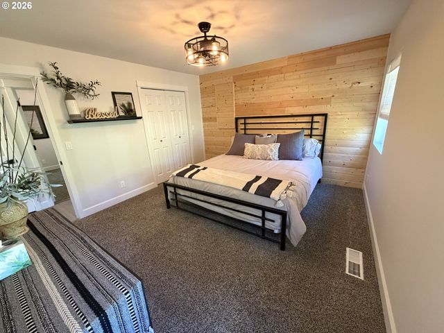 76705 HAZELDELL Ct, Oakridge, OR 97463