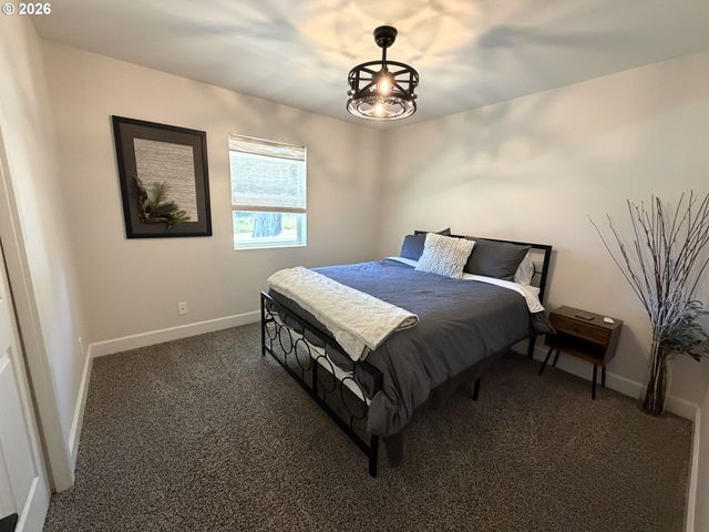 76705 HAZELDELL Ct, Oakridge, OR 97463