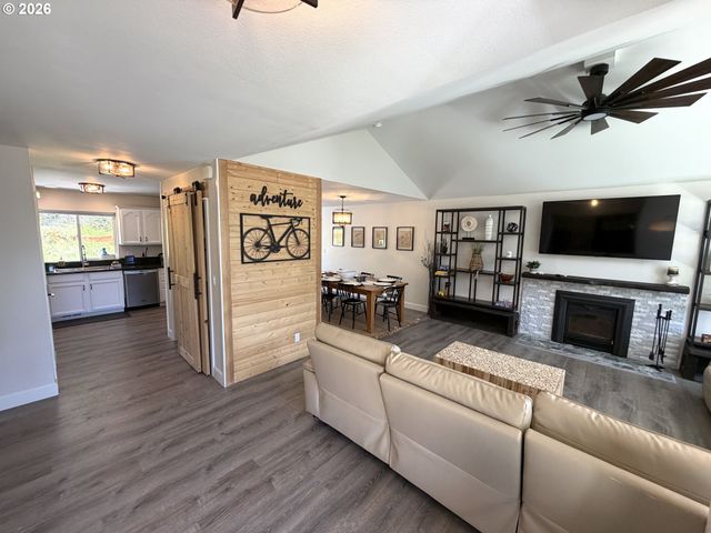 76705 HAZELDELL Ct, Oakridge, OR 97463