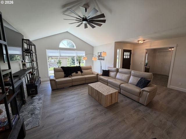 76705 HAZELDELL Ct, Oakridge, OR 97463