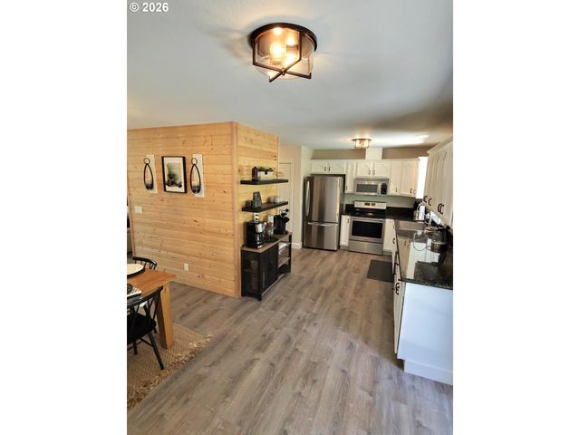 76705 HAZELDELL Ct, Oakridge, OR 97463