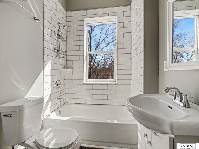 3833 Parker Street, Omaha, NE 68111