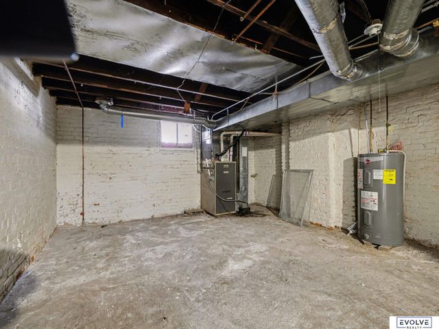 3833 Parker Street, Omaha, NE 68111